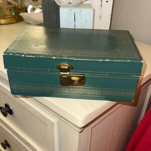Vintage Mid Century Mint Green Jewelry/ Music Box with Mirror and Key